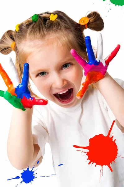 Meisje met de handpalmen geschilderd door een verf — Stockfoto