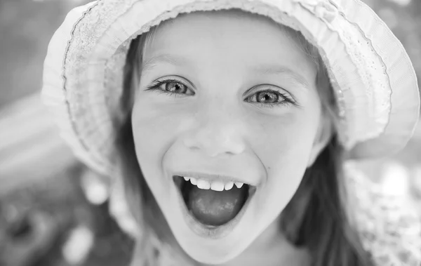 Portrét dívky šťastné liitle — Stock fotografie