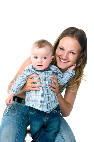 Красивые молодые женщины со своим сыном — стоковое фото