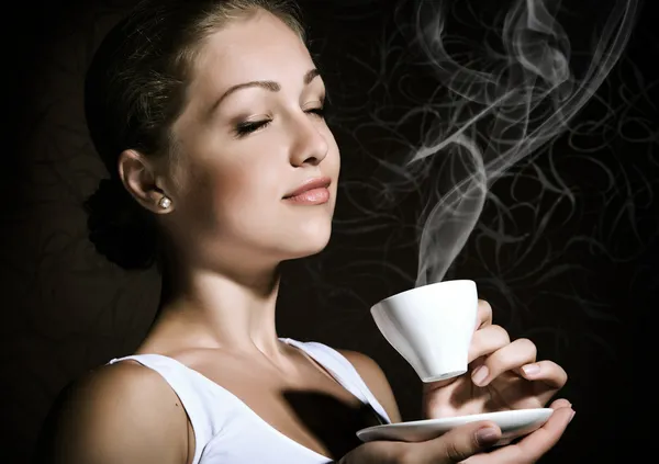 Vrouw met een koffie — Stockfoto