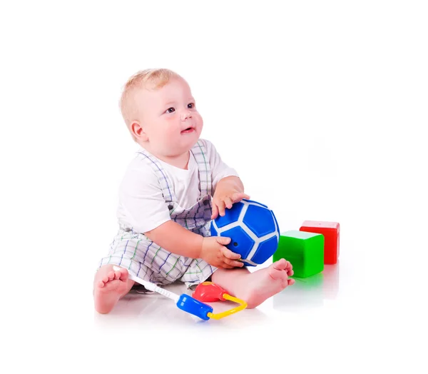 Liten pojke med en leksaker — Stockfoto