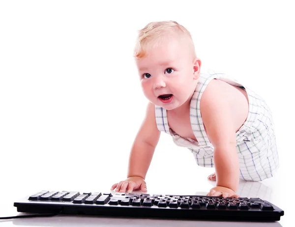 Kleines Kind mit Tastatur — Stockfoto