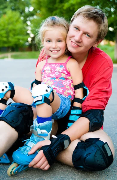 彼の娘と、スケートのお父さん — ストック写真