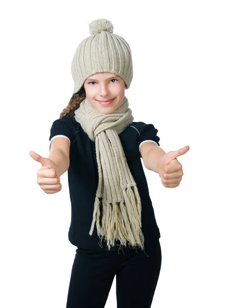 Маленькая девочка в шапке и шарфе — стоковое фото