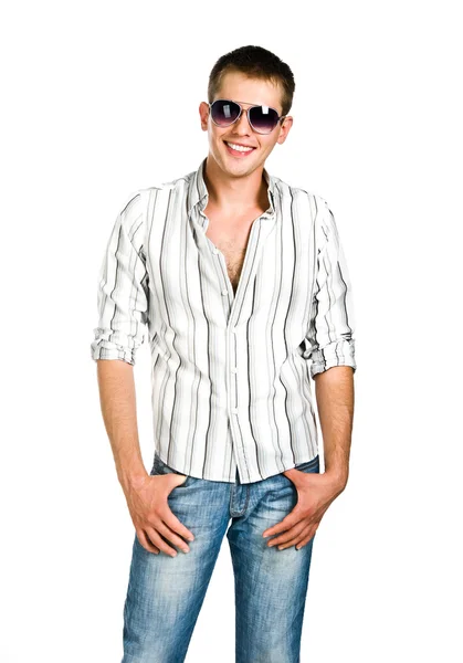 Молодой человек в солнцезащитных очках — стоковое фото