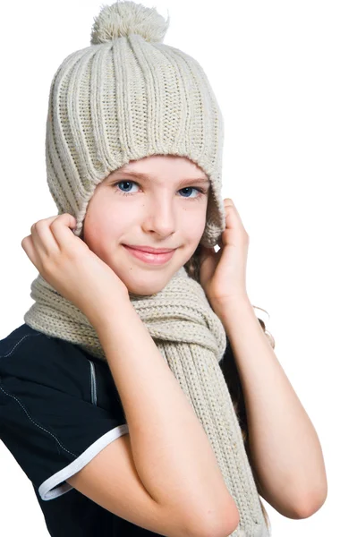 Petite fille en bonnet et écharpe — Photo