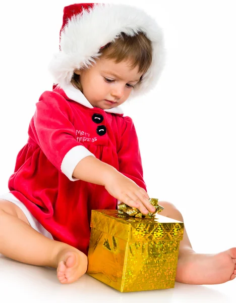 Klein meisje in Kerstman hoed met presenteert — Stockfoto