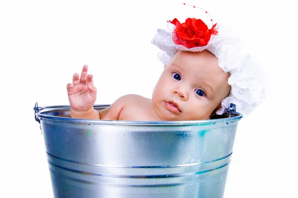 Μωρό σε ένα κουβά — Φωτογραφία Αρχείου