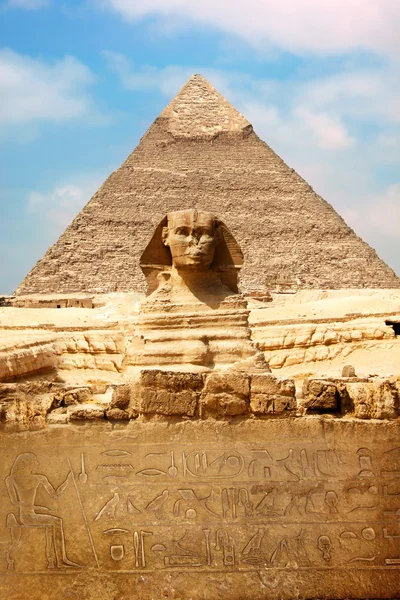 Sphinx och den stora pyramiden — Stockfoto