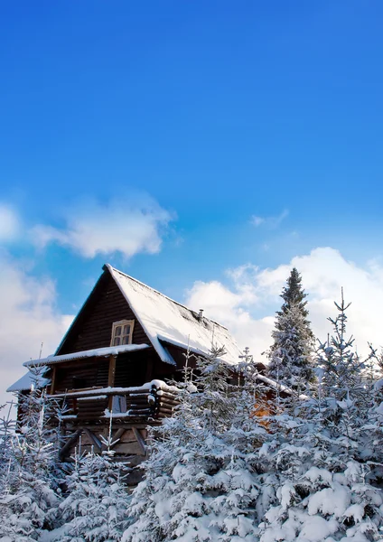 Rumah pegunungan selama musim dingin — Stok Foto