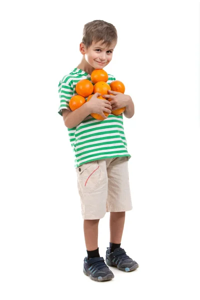 Niño sosteniendo naranjas — Foto de Stock