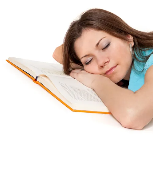 Hermosa estudiante está durmiendo en el libro —  Fotos de Stock
