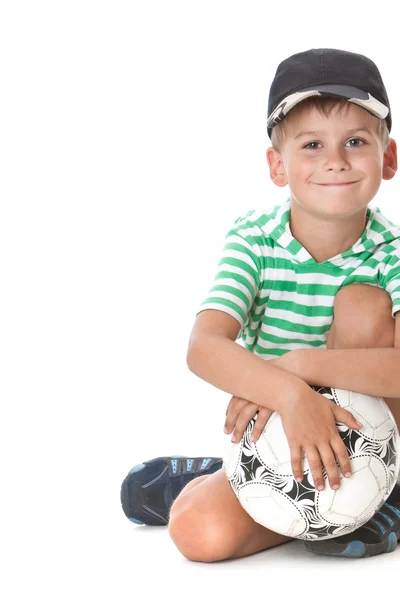 Pojken håller fotboll — Stockfoto