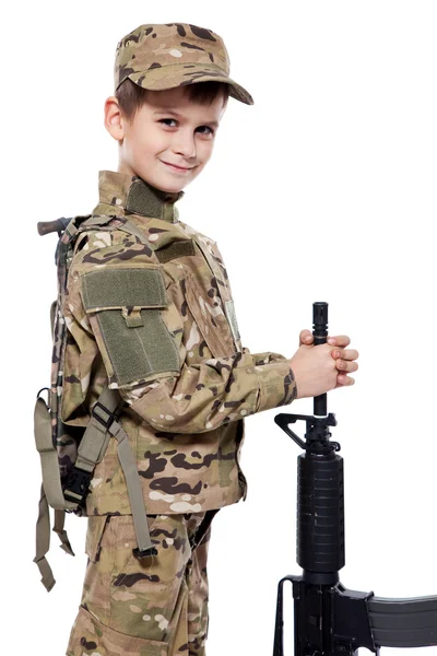 Joven soldado con rifle —  Fotos de Stock