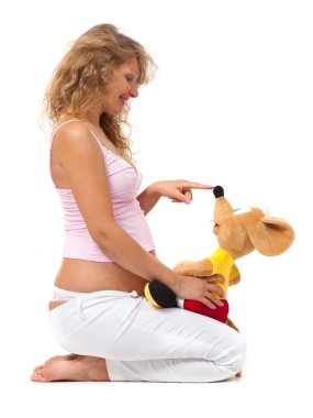 hamile kadın bir oyuncakla oynamak
