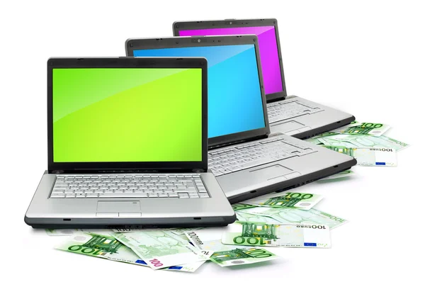Laptop aberto com dinheiro — Fotografia de Stock