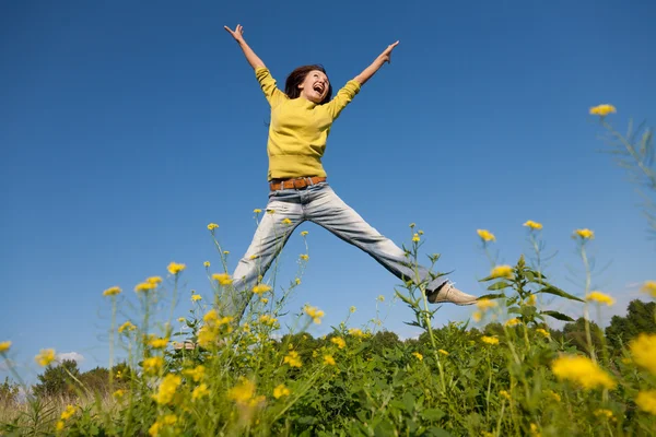 Mutlu kız Zıplama — Stok fotoğraf