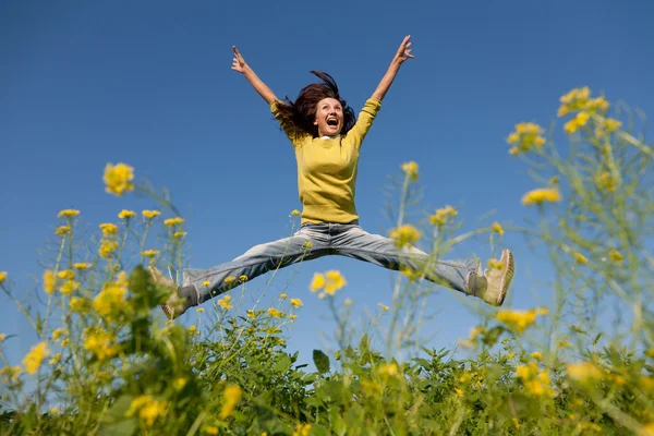 Boldog lány jumping — Stock Fotó