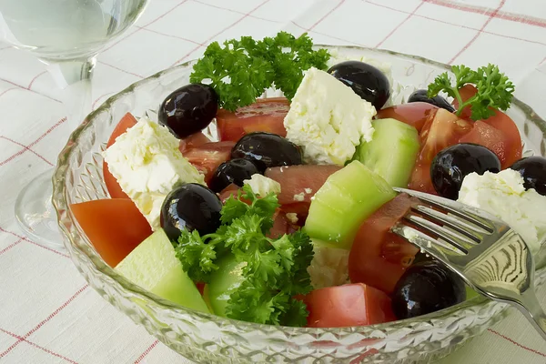 Salada e garfo — Fotografia de Stock