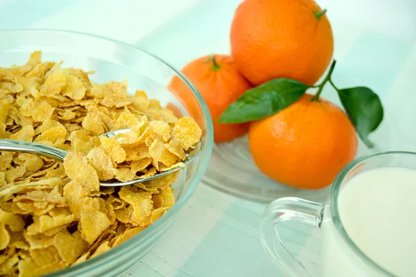 Cornflakes and mandarines — Stock Photo, Image