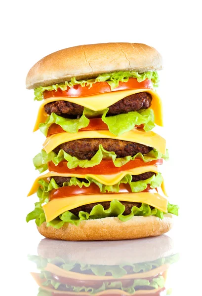 Hamburger saporito e appetitoso su un bianco — Foto Stock