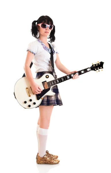 Девушка с гитарой — стоковое фото