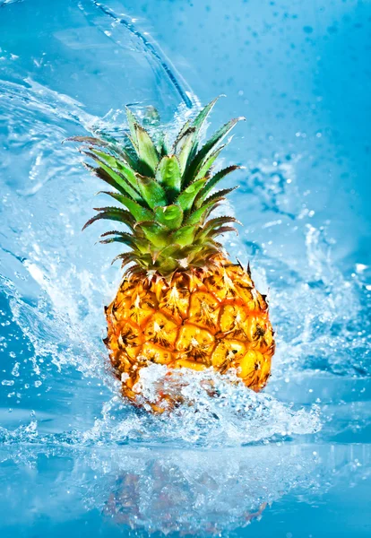 Świeży ananas — Zdjęcie stockowe