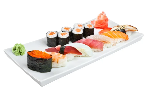 在白色背景上的寿司卷 — 图库照片