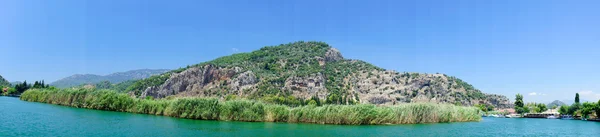 Panorama de túmulos Lykian nas rochas . — Fotografia de Stock