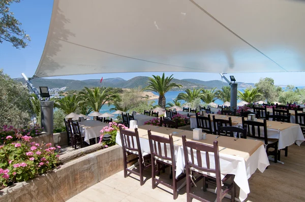 Restaurace a krásný výhled na moře. — Stock fotografie