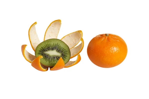 Färska citrusfrukter på en vit. — Stockfoto