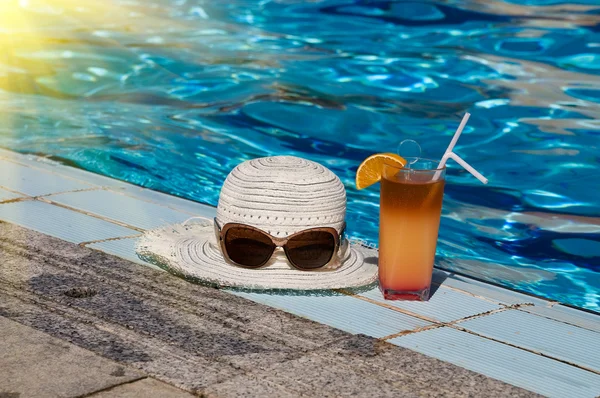 stock image Eyewear,sunhat and tasty cocktail with lemon.