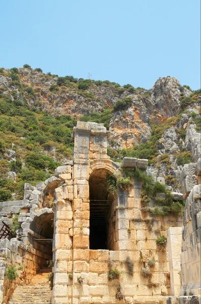Εγκαταλελειμμένο ερείπια του αρχαίου θεάτρου στο Μύρα. Τουρκία. — Φωτογραφία Αρχείου