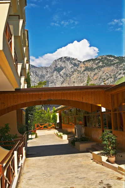 Resort na Turquia e esplêndidas montanhas . — Fotografia de Stock