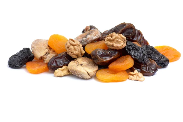 Vlašské ořechy a sušené ovoce kolekce na bílém pozadí. — Stock fotografie