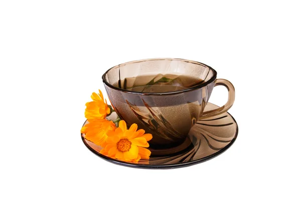 Xícara de chá perfumado em um branco . — Fotografia de Stock