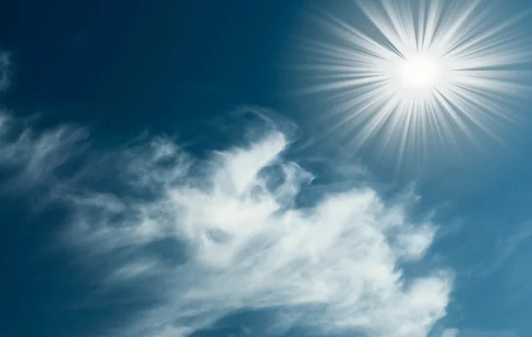 Fun sun in the blue sky. — Stock Photo, Image