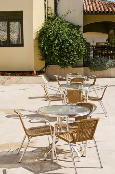Fantastisk utsikt över café möbler på resort. — Stockfoto