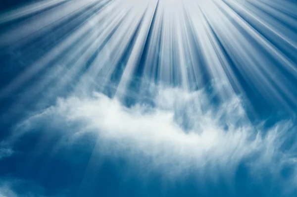 Amazing sun and clouds high in the blue sky. — Stock Photo, Image