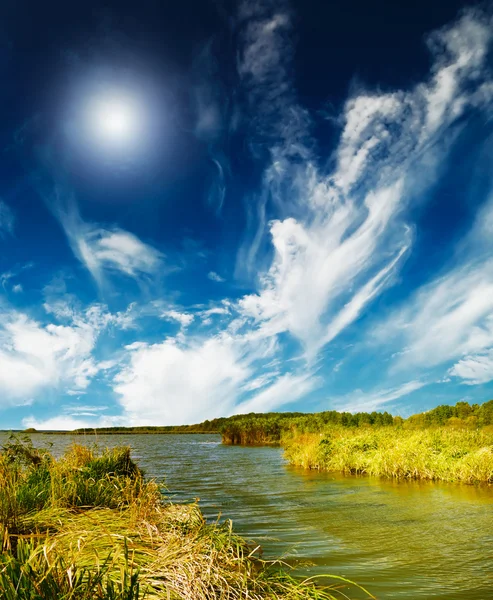 Beautiful small lake and blue sky by autumn. — Stock Photo, Image
