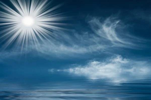 Lovely gently sun above sea. — Stock Photo, Image