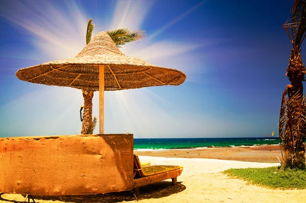 Schöner tropischer Strand in Ägypten. — Stockfoto