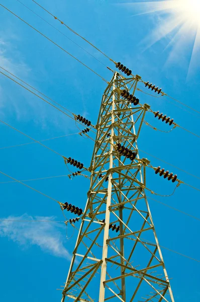 Blue sky and electrical pylon. — Stock Photo, Image
