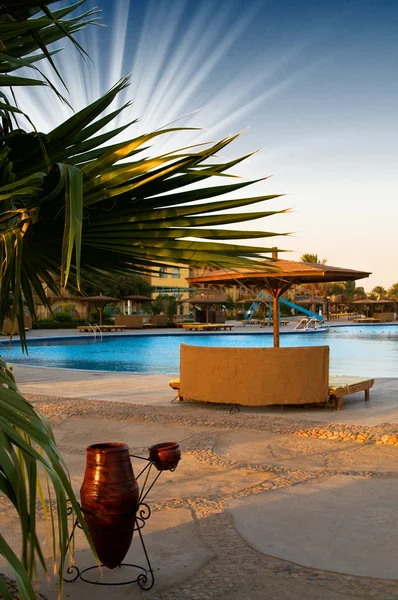 A hotel pool early morning in egyptian resort.. — Stock Photo, Image
