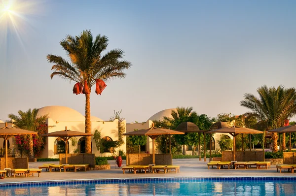 Egyptische resort, Zwembad. — Stockfoto