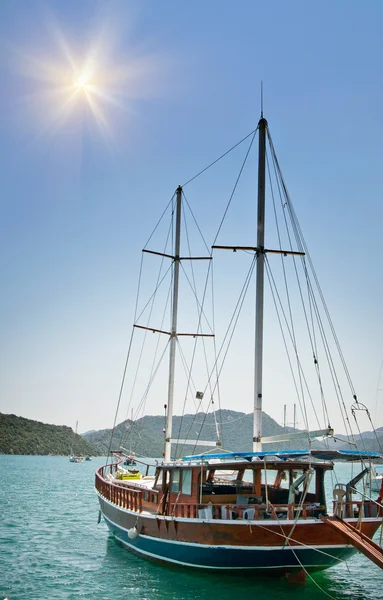 Kapal pesiar indah di teluk. Turki. Kekova . — Stok Foto