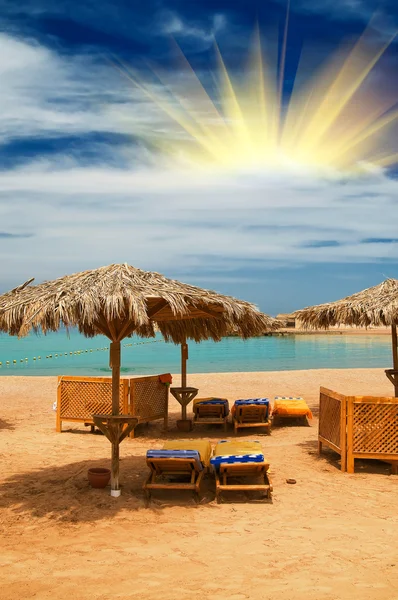 Wunderschöner tropischer Strand in Ägypten. — Stockfoto