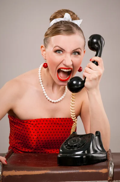 Frau schrie ins Telefon — Stockfoto