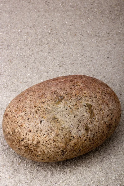Piedra en la arena — Foto de Stock