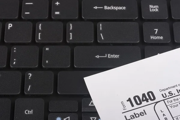 Laptop with a form 1040 — Stock Photo, Image